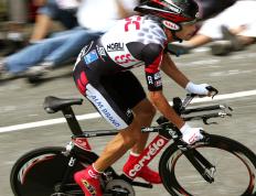 Scout在C9比赛中最后时刻胜出，比赛规则变更引发热议！全场沸腾不已